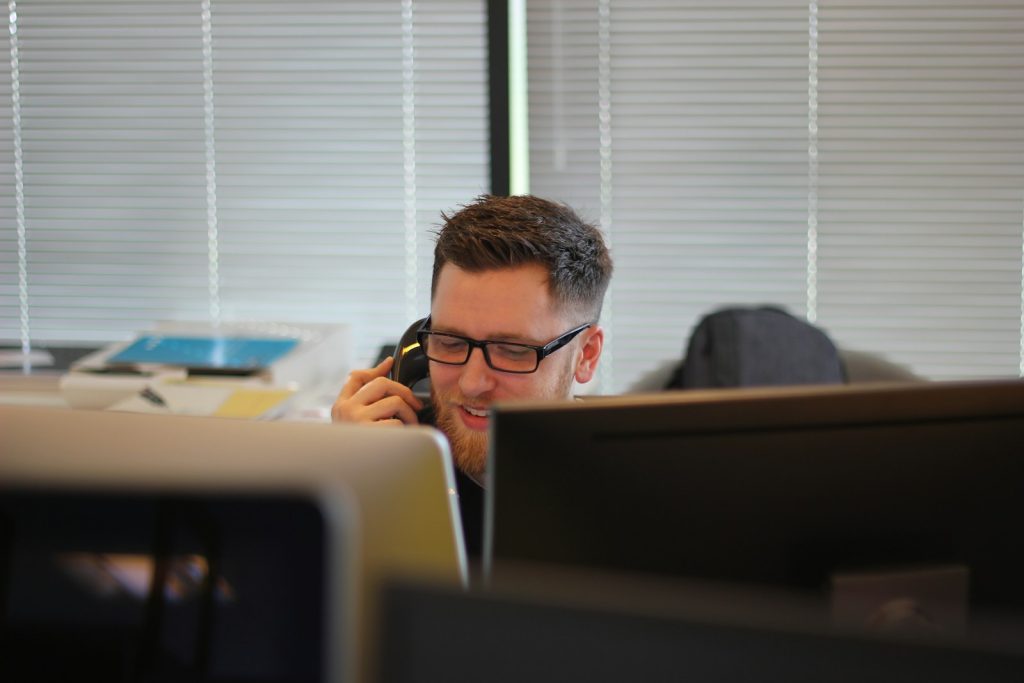 maîtriser la téléprospection : techniques et stratégies pour des résultats probants
